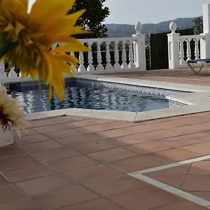 https://apartamento-el-romeral.hotelsinnerja.org